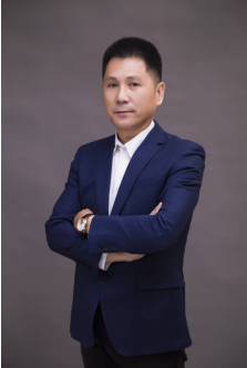 常务副会长 何克标
内蒙古山彪商贸有限公司董事长
行业：建筑